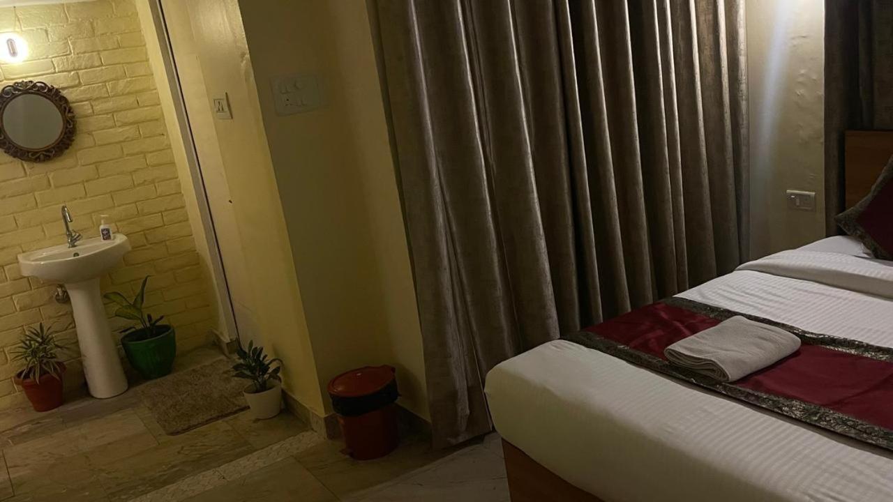 فاراناسي Shankar Vilaas -A Boutique Stay Forigners Choice Near Ghats And Temples المظهر الخارجي الصورة