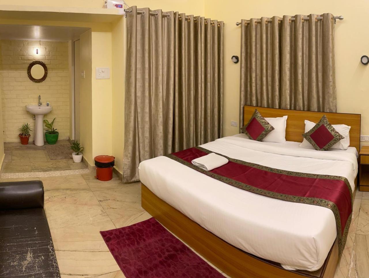 فاراناسي Shankar Vilaas -A Boutique Stay Forigners Choice Near Ghats And Temples المظهر الخارجي الصورة